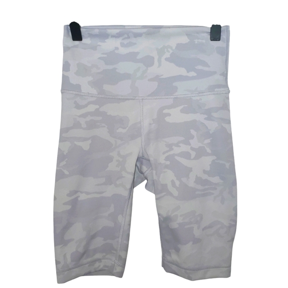 🔥LULULEMON Wunder Under Lavender/ White Camo High Rise 10"  Shorts Women's SZ 4 - Picture 2 of 13